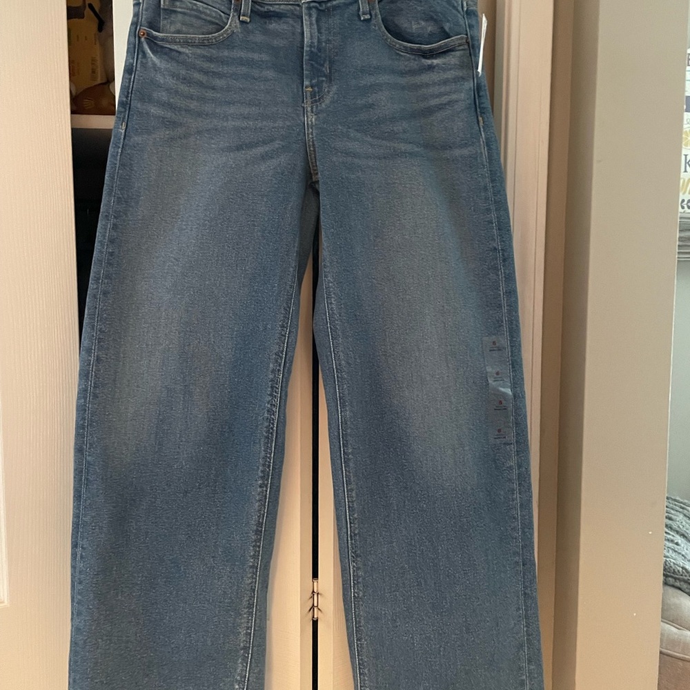 Light wash, wide leg Jean, size 6, never worn.